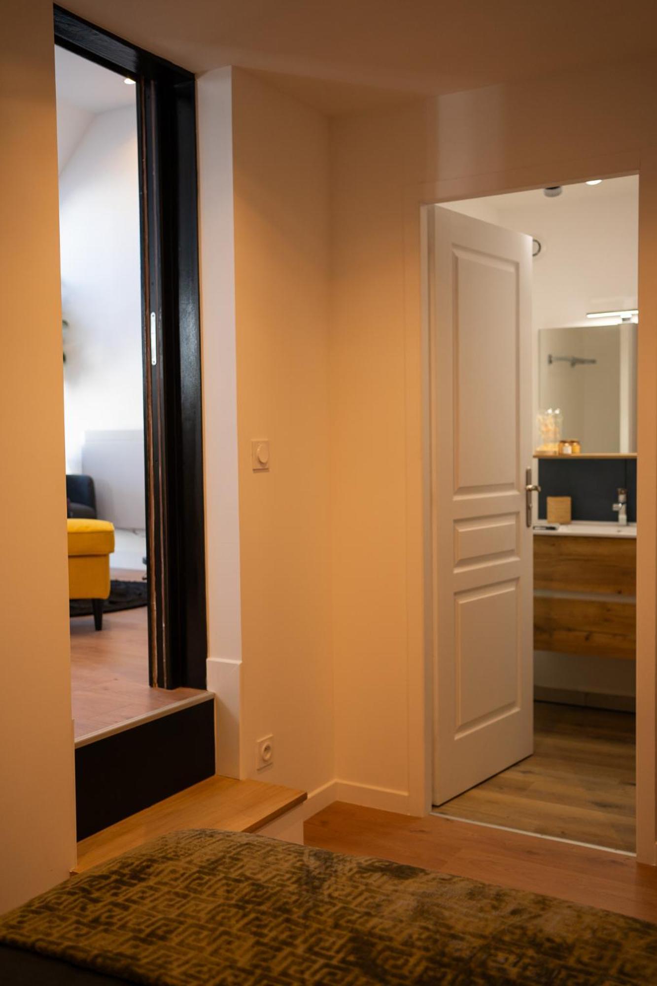 Appartements Plein Centre, A 5 Minutes Du Chateau Onzain Exterior photo